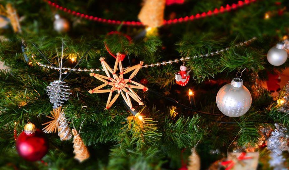 12. Christmas tree decoration image (1) (1)